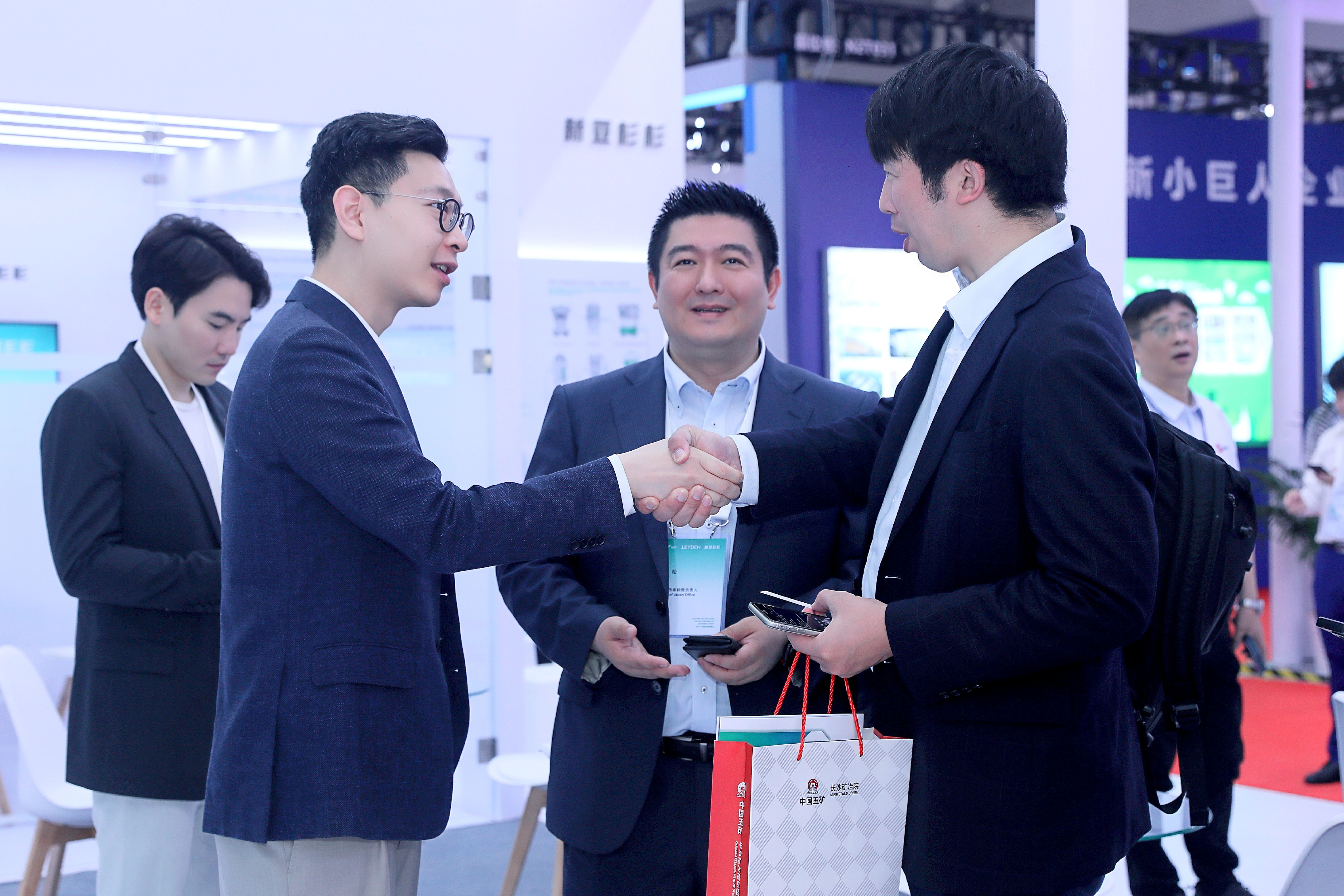 新亞制程：新亞杉杉CIBF2024電池展載譽收官，創下一代電池新篇章